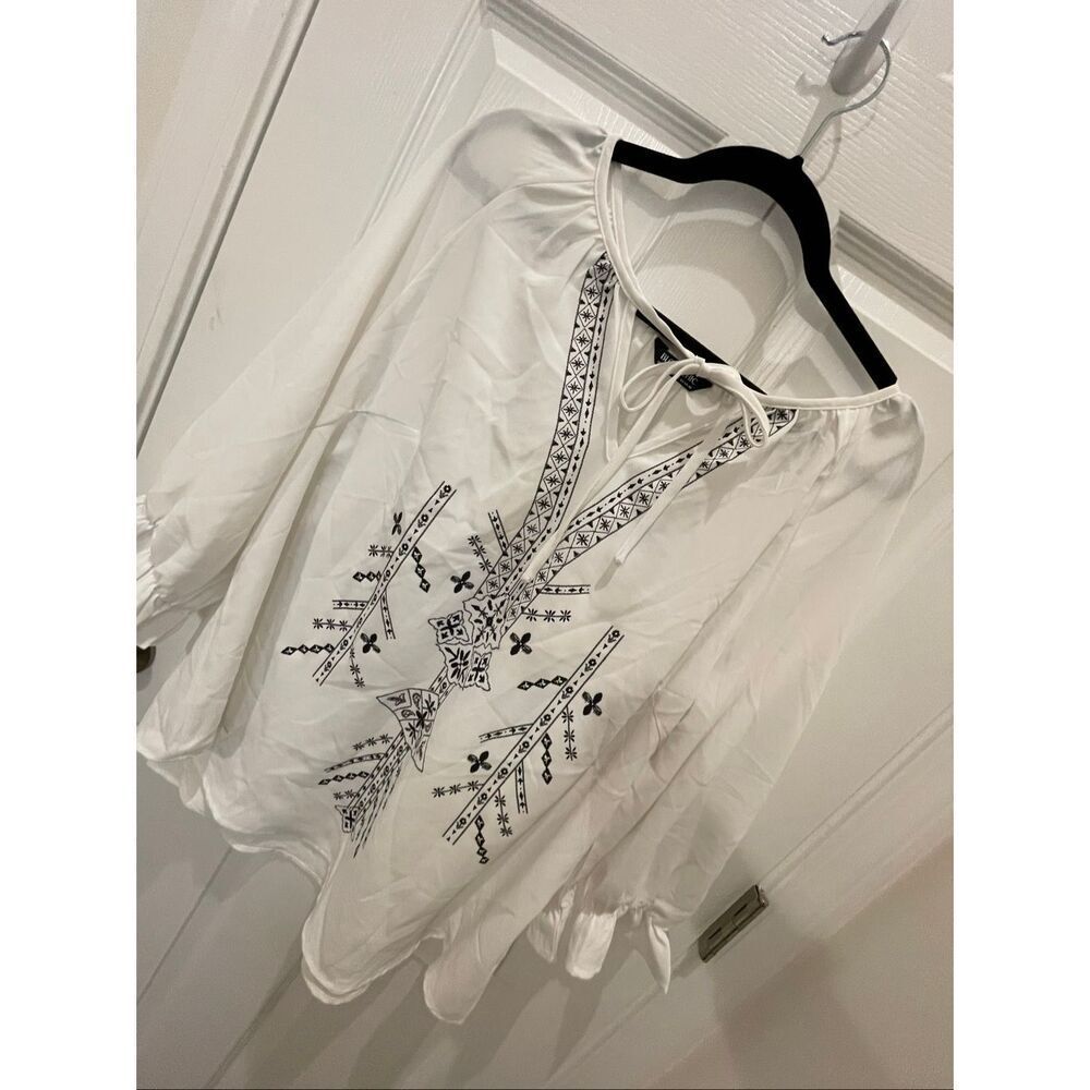 Bloomchic womens 14/16 white embroidered blouse 3/4 sleeve